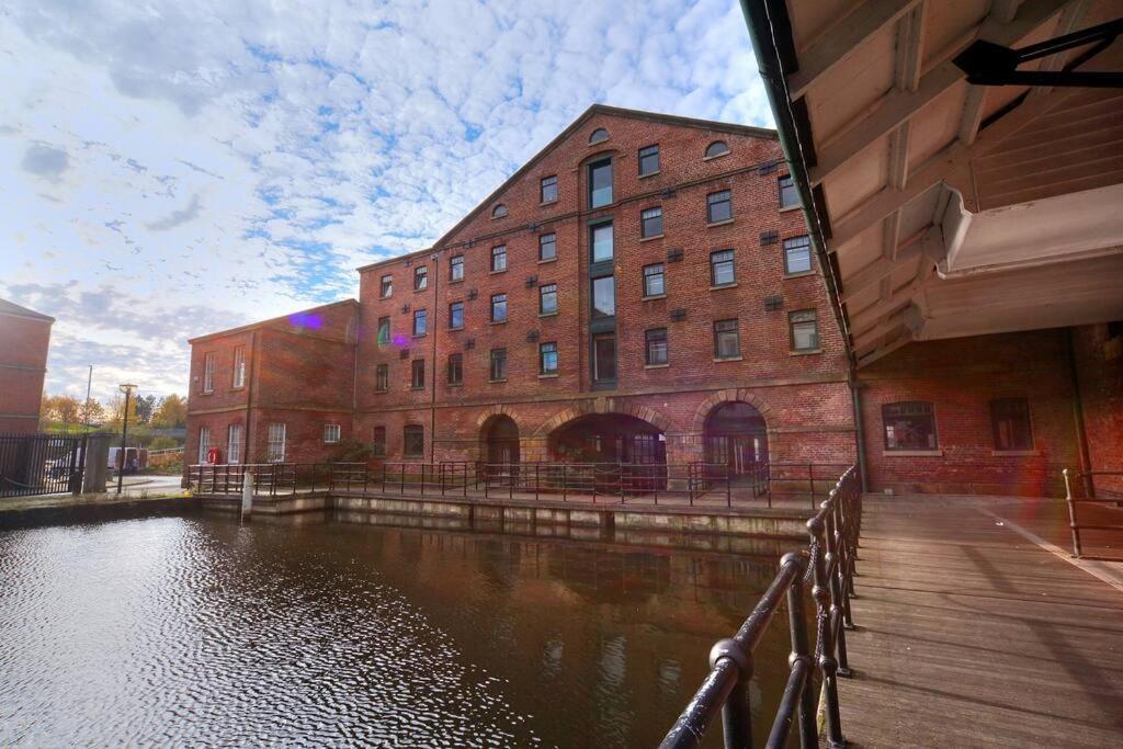 Beautiful 1-Bed Apartment In Grade Listed Warehouse - Victoria Quays, Sheffield City Centre, Free Parking, Pet Friendly, Netflix Eksteriør billede