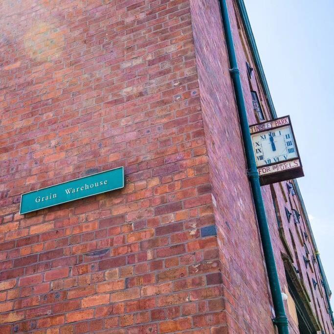 Beautiful 1-Bed Apartment In Grade Listed Warehouse - Victoria Quays, Sheffield City Centre, Free Parking, Pet Friendly, Netflix Eksteriør billede