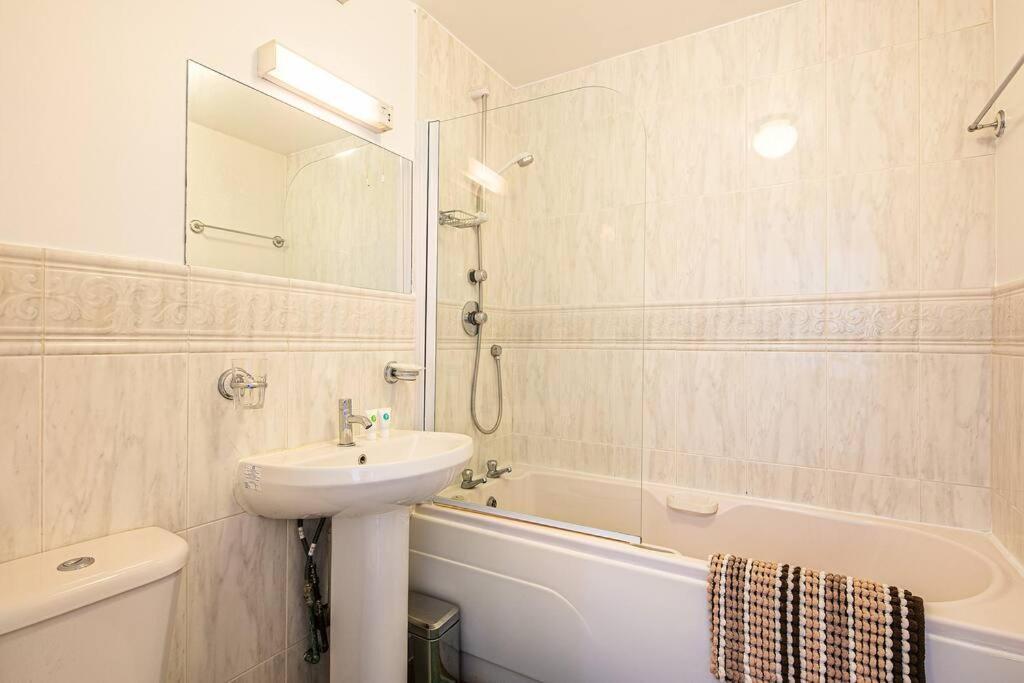 Beautiful 1-Bed Apartment In Grade Listed Warehouse - Victoria Quays, Sheffield City Centre, Free Parking, Pet Friendly, Netflix Eksteriør billede